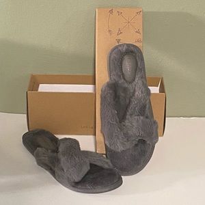 Brand New Gray Indigo Rd. Cross Front Fuzzy Slippers - Size 10